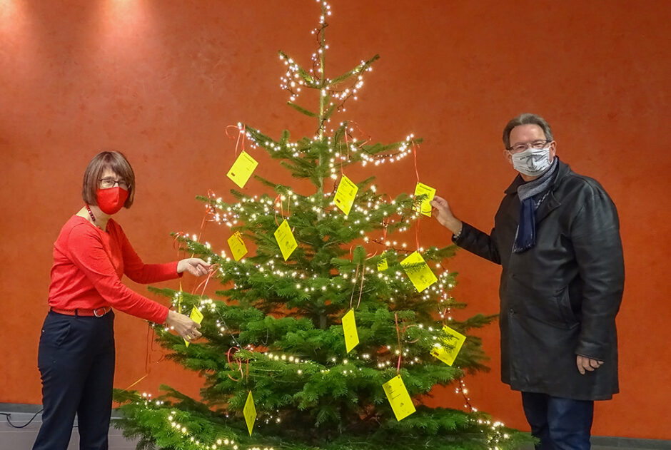 Gemeinsame Wunschbaum-Aktion des Rotary Club Erbach-Michelstadt und der Sparkasse Odenwaldkreis