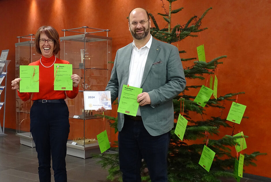 Gemeinsame Wunschbaum-Aktion des Rotary Club Erbach-Michelstadt und der Sparkasse Odenwaldkreis zu Weihnachten